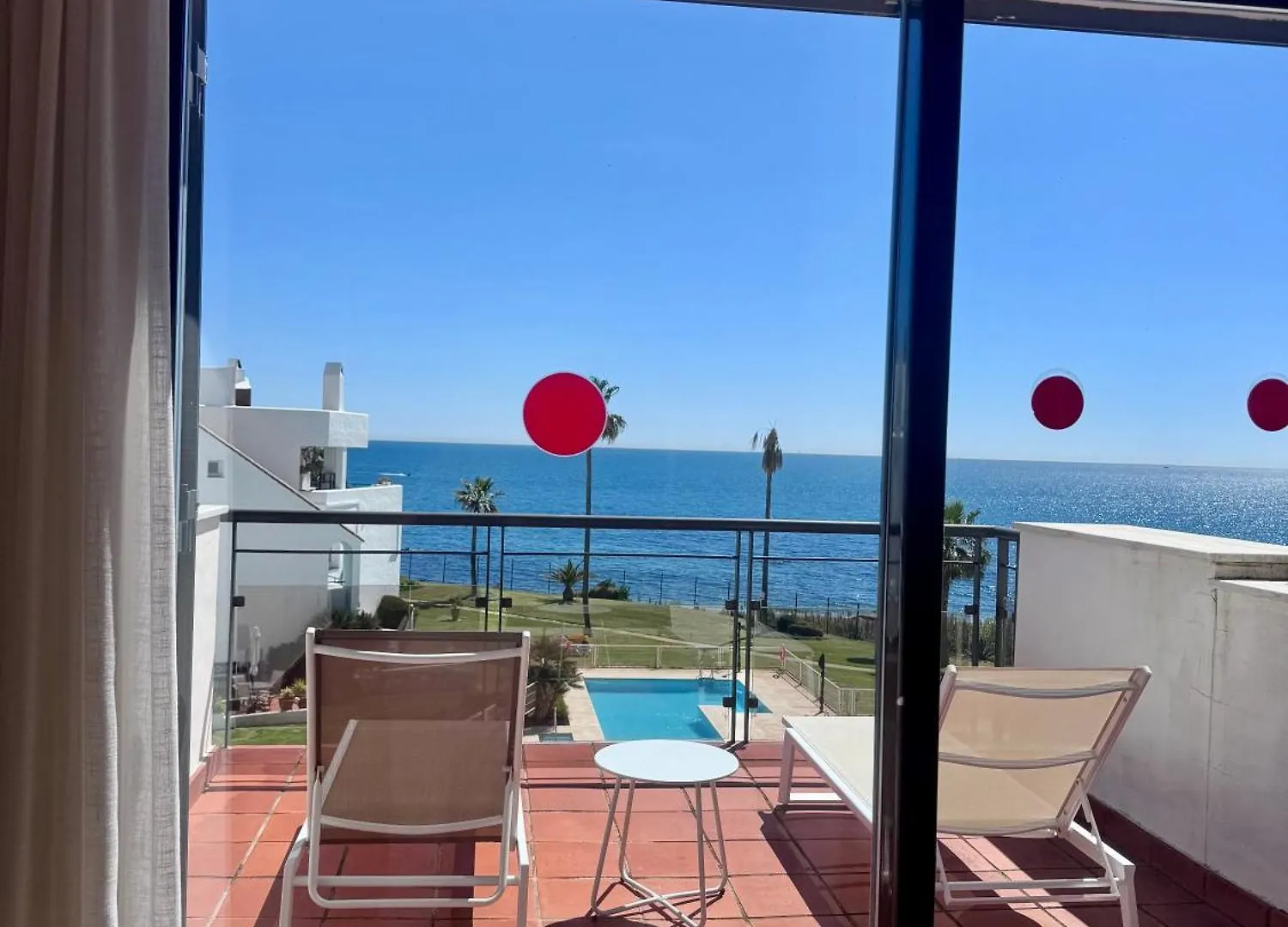 Bahia de Casares Beachfront Penthouse Luxury דירה