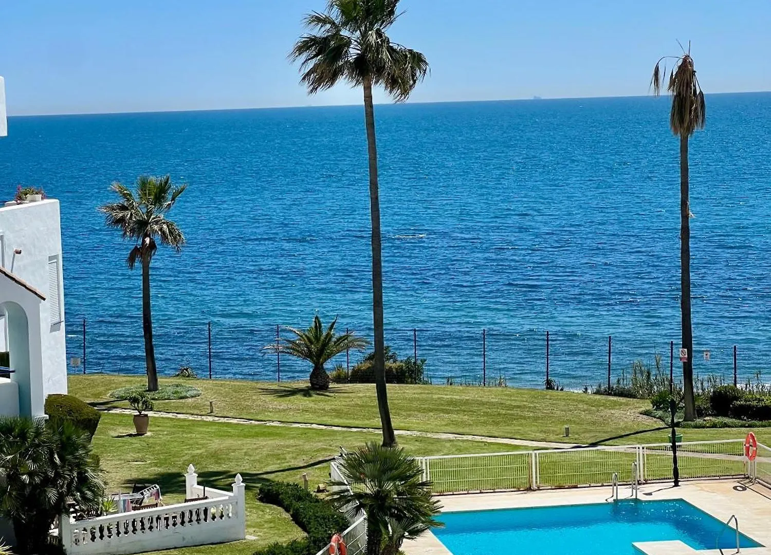 Beachfront Penthouse Luxury Bahia de Casares Apartamento