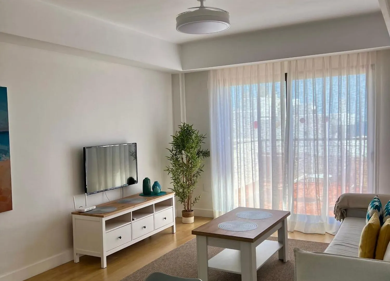 Bahia de Casares Beachfront Penthouse Luxury דירה